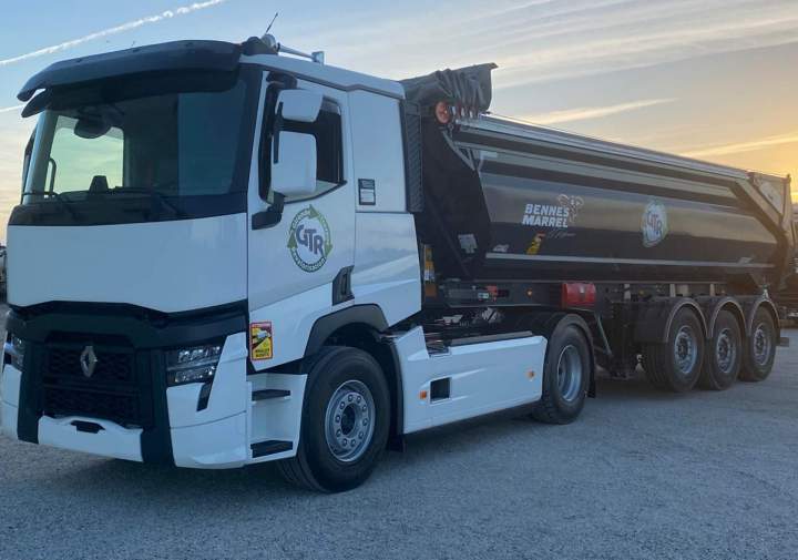 Camion benne pour transport déchets de chantier Gironde